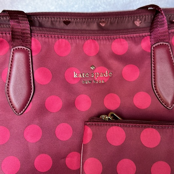 Set Kate Spade Lg tote bag w/ dark pink/mauve dots. W/ large makeup bag. - Picture 2 of 9
